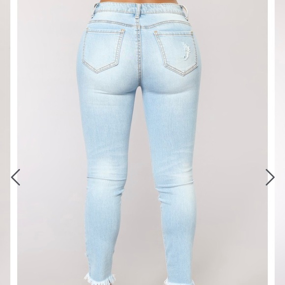 FashionNova distressed ankle jeans - Picture 3 of 7